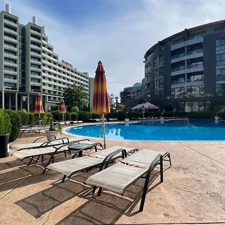 Bratanov Sunny Plaza *