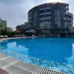 Bratanov Sunny Plaza ساني بيتش