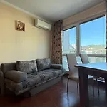 Bratanov Sunny Plaza شقة
