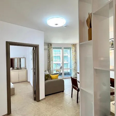 Bratanov Sunny Plaza Apartment Slantschew brjag