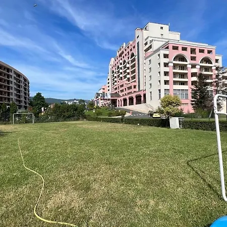 Bratanov Sunny Plaza