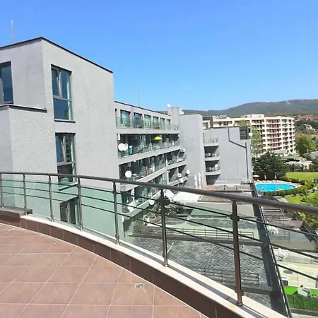 Bratanov Sunny Plaza Slantschew brjag